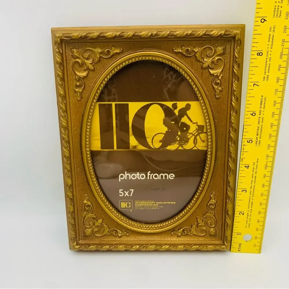 1973 Intercraft Intricate Picture Frame